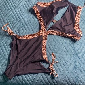 Top Melon Size M One Piece Swimming Suit